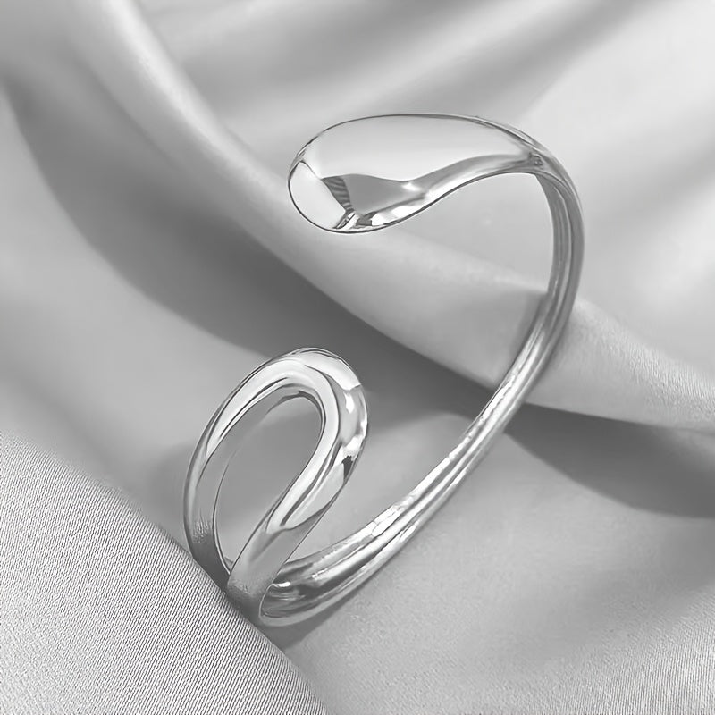 Elegant Teardrop Hollow Bracelet