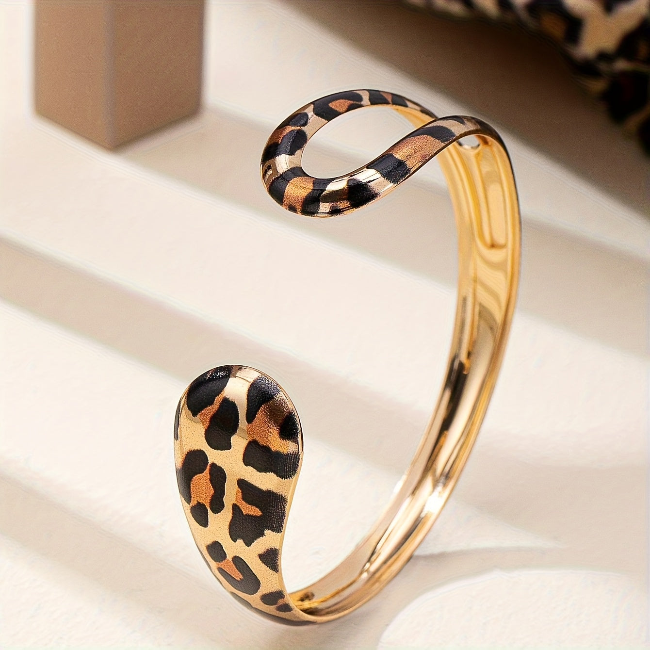 Elegant Teardrop Hollow Bracelet