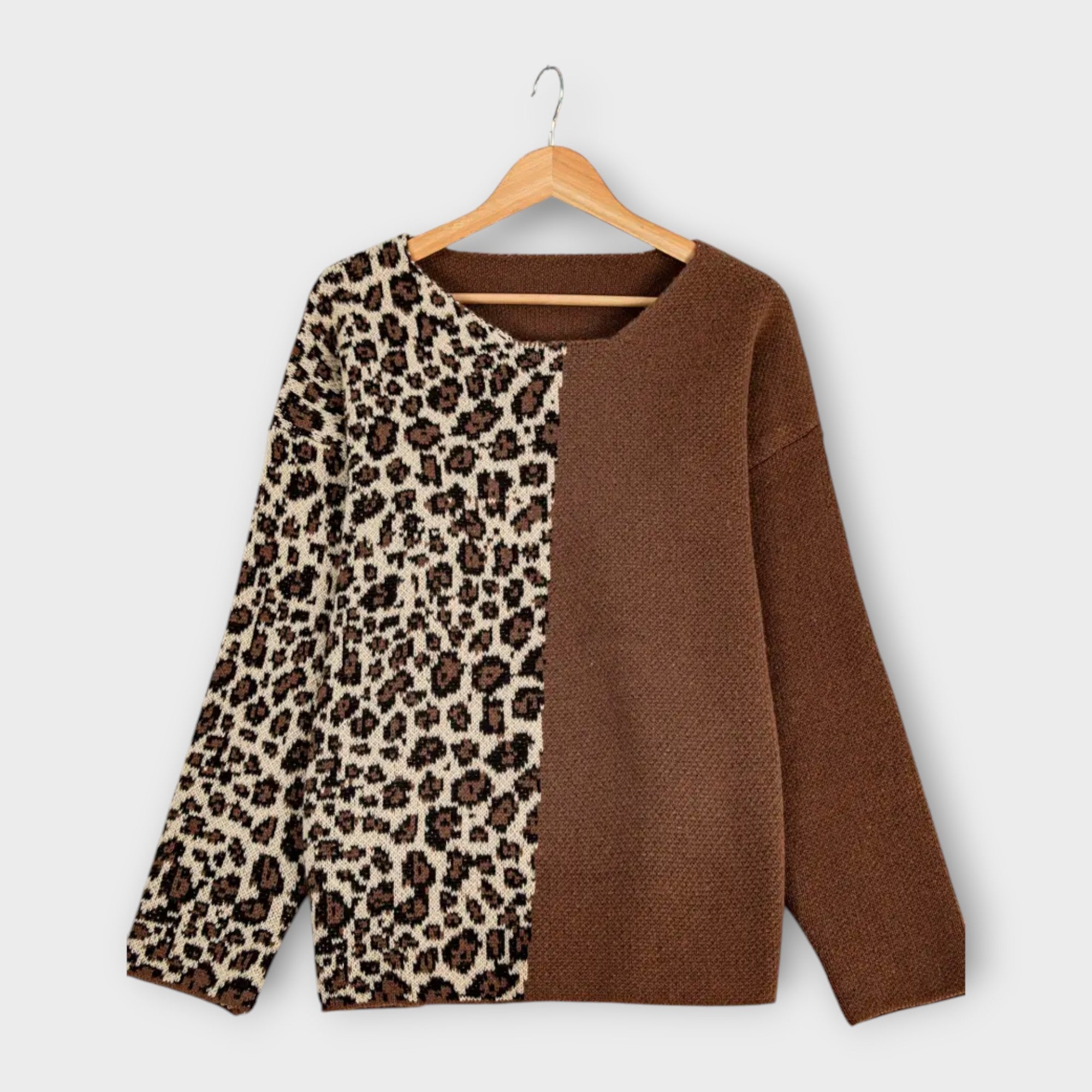 Cedar | Sweater with Leopard Design