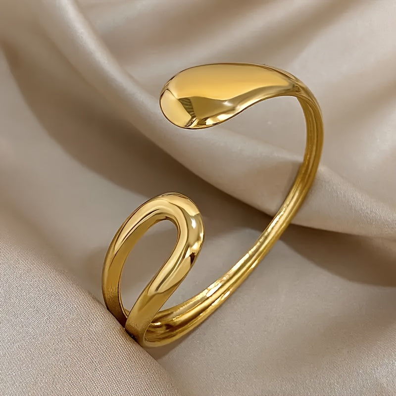 Elegant Teardrop Hollow Bracelet