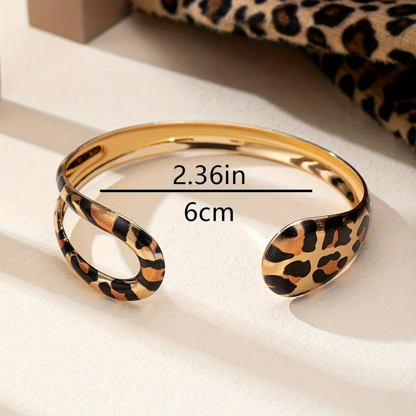 Elegant Teardrop Hollow Bracelet