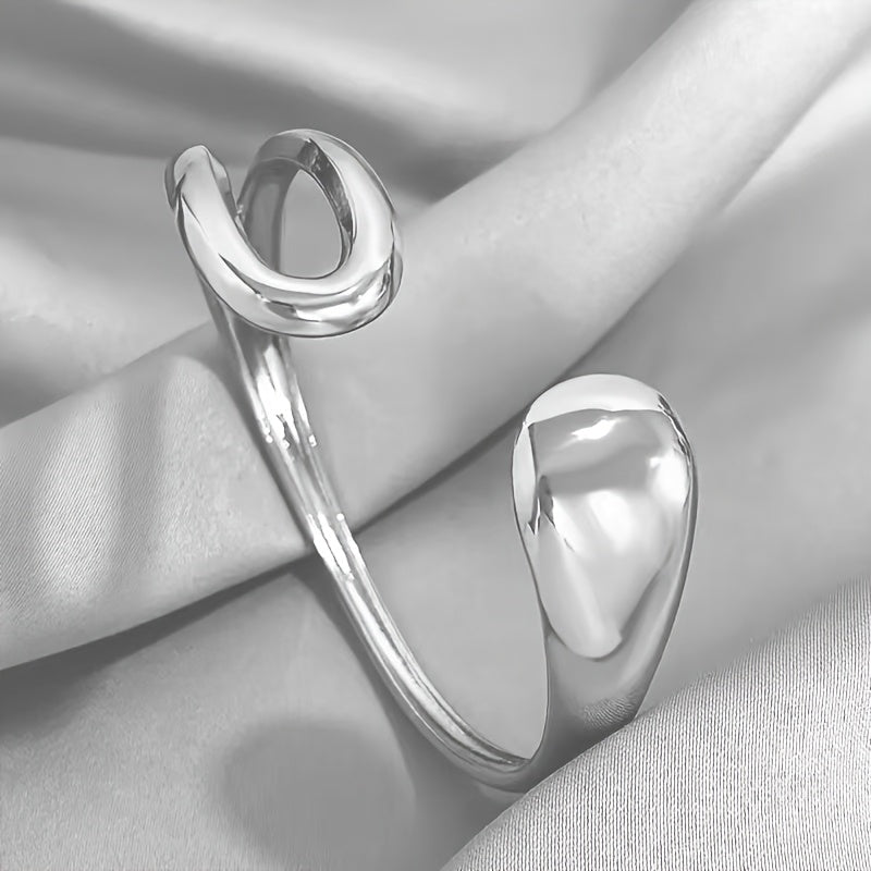 Elegant Teardrop Hollow Bracelet