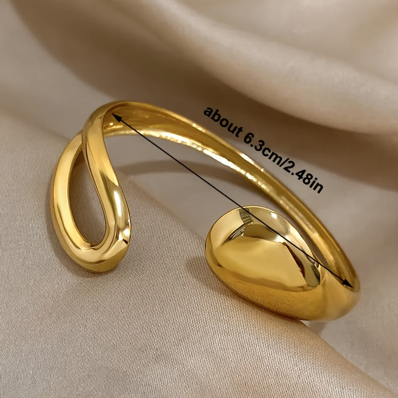 Elegant Teardrop Hollow Bracelet